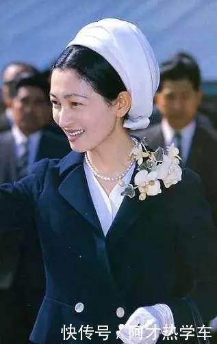 日本明仁天皇和美智子皇后的浪漫爱情故事 快资讯