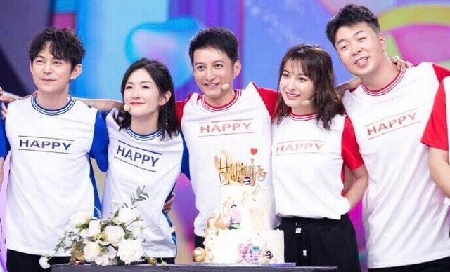 謝娜|李維嘉做客大張偉的節目，一直插不上話，謝娜看不下去幫了李維嘉