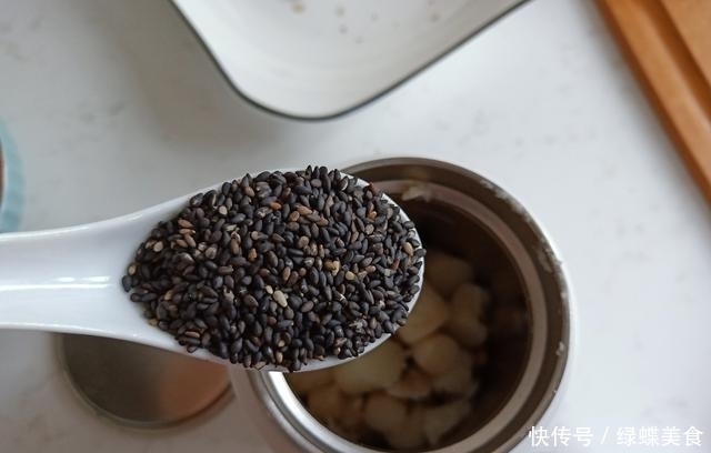 冬天黑芝麻不要单独吃,加此3样才大补,每天1碗,身体猛如虎