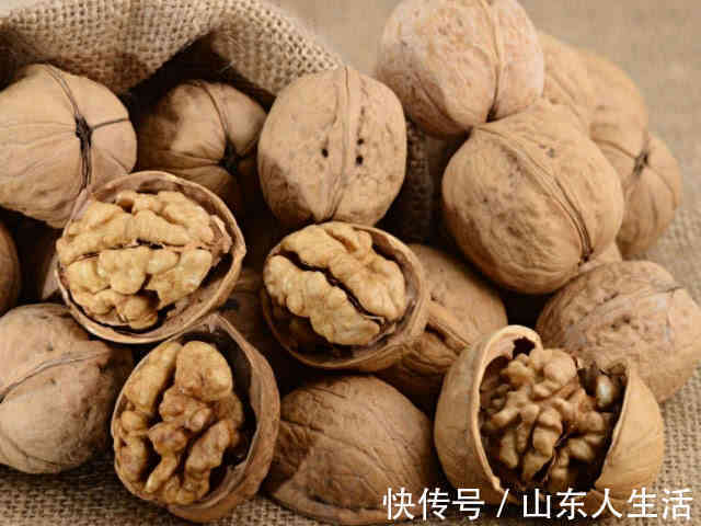 白发|核桃配一宝,肾体强失眠跑了,白发变黑发,男女老少皆可食用