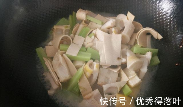 开胃又下饭的鱼香双笋,做法简单,味道鲜美还营养!