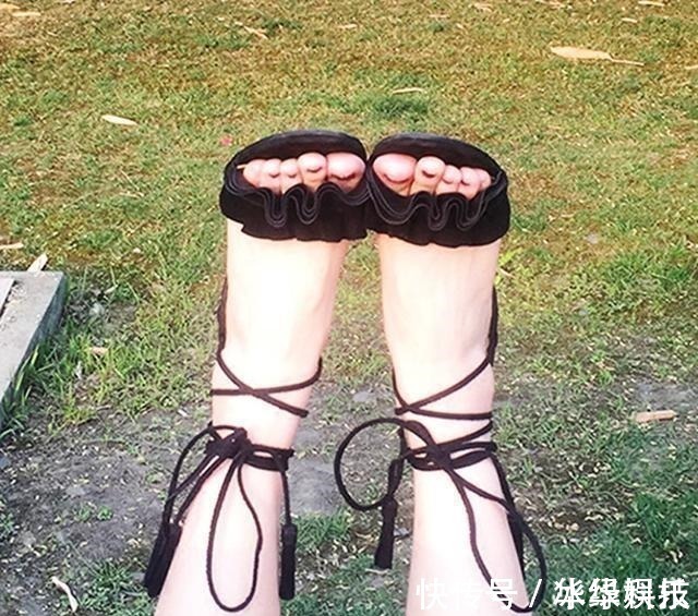 一字带凉鞋 时尚优雅一字带凉鞋,穿出时髦女人味,还有蕾丝花边哦