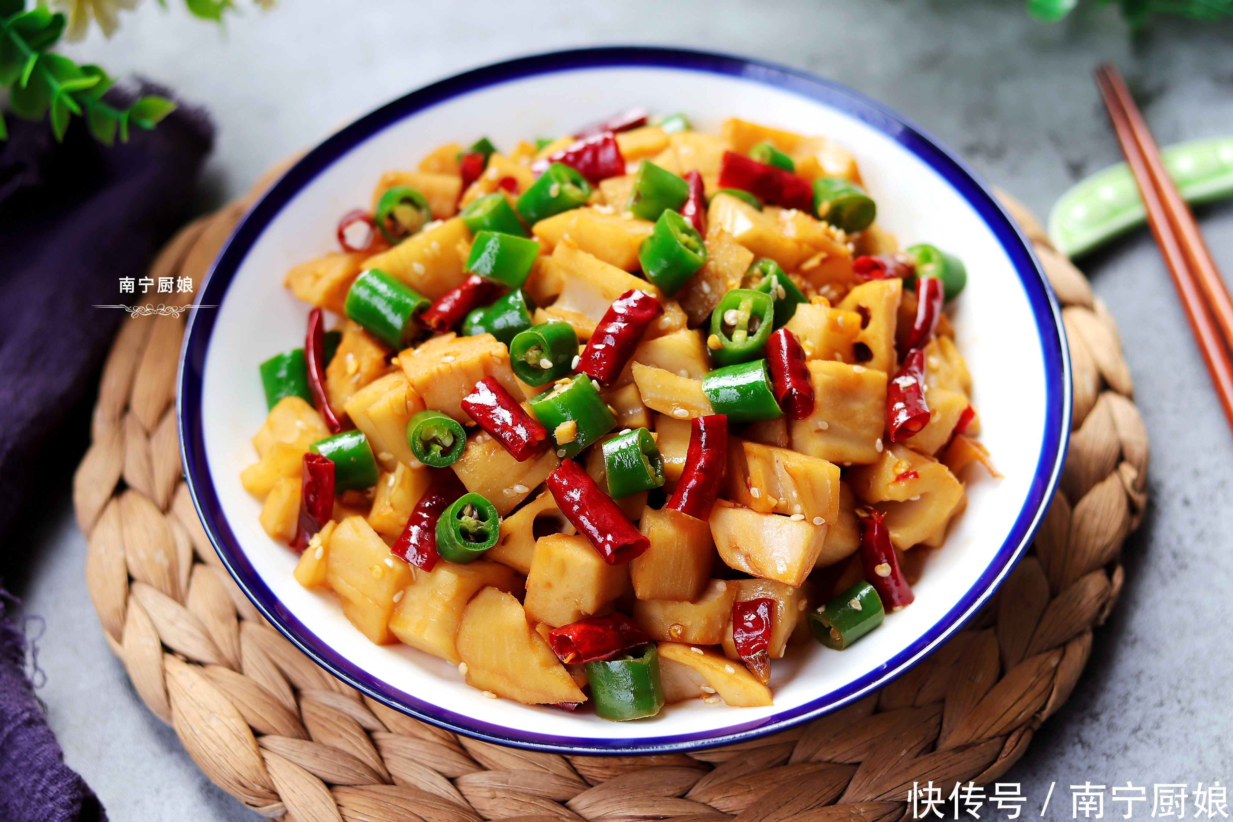 拿来|莲藕别只会炖排骨汤了,拿来做成这样的开胃菜,做上一大盘吃上瘾