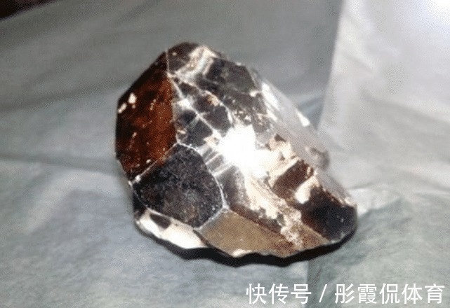 稀有#世界上比钻石还稀有的石头,仅仅1克就价值两个亿,捡到就能暴富