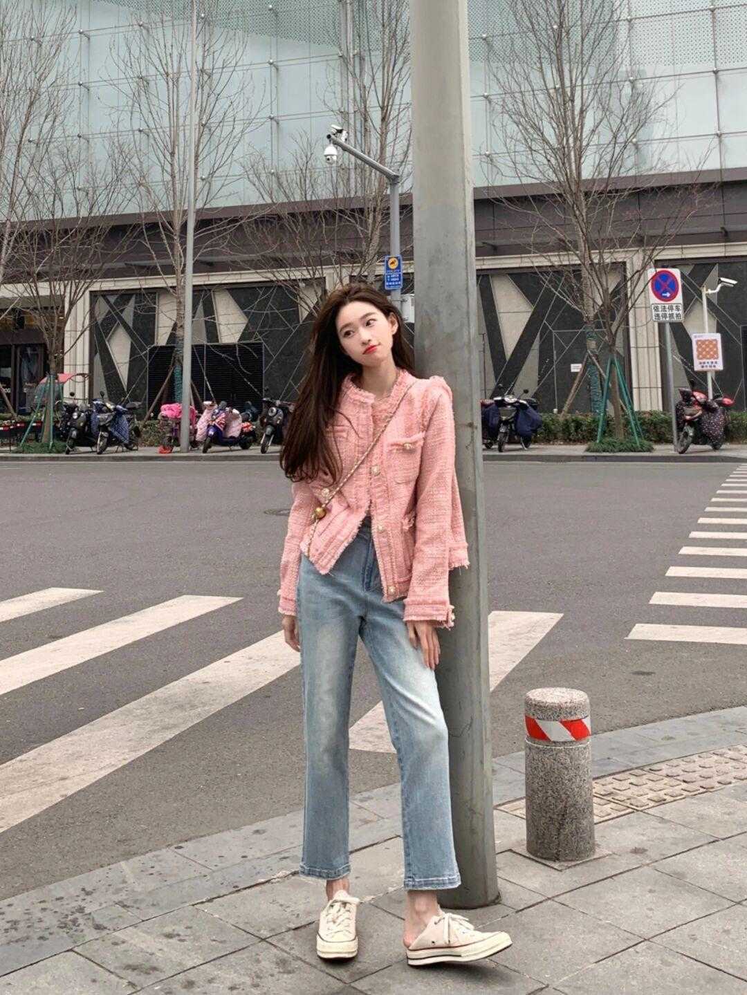 浅色系|初春选裤子,千万别错过这两种,轻盈遮肉还能增加女人味