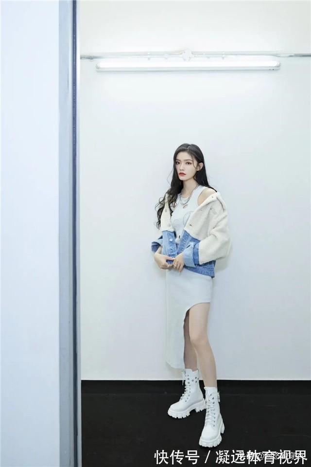 过时|小白鞋已经过时了,今年流行的是“夏季靴”,时髦显高,堪比塑形