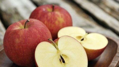 蘋果到底早晨吃還是晚上吃好,很多人都吃錯(cuò)了,別怪我沒提醒你