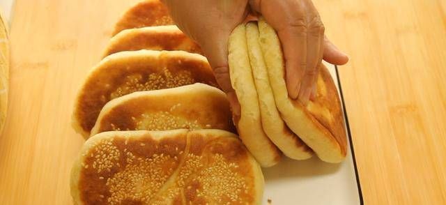 不用|不用烤箱,只需牛奶和面粉,在家也能吃到酥到掉渣的火烧了