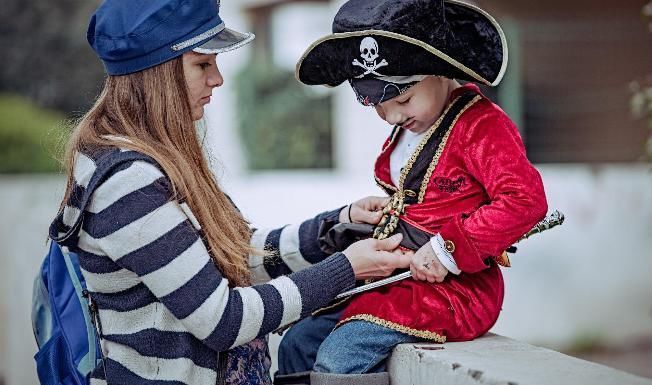 穿衣|90后辣妈给儿子开家长会,却因穿着惹争议,孩子尴尬抬不起头