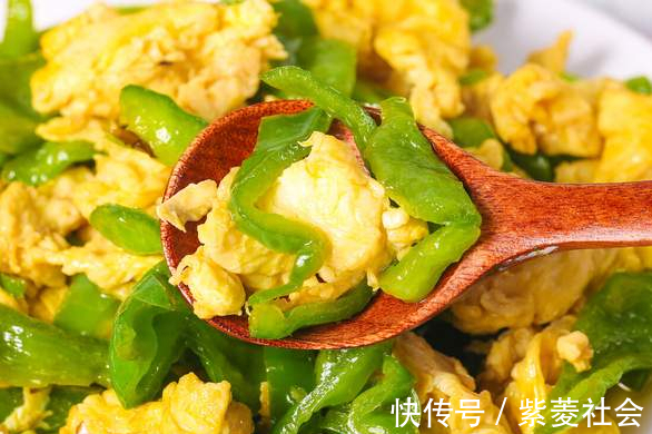 老少皆宜|辣椒炒蛋,炒制顺序是关键,味道差别大,教你正确做法,香辣下饭