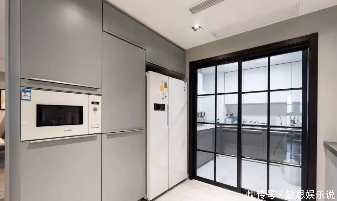 油烟|为什么有钱人厨房不装推拉门?头次见这种设计,真后悔我家才知道