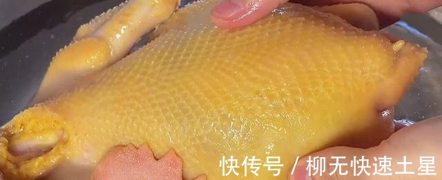 厨师长分享正宗白切鸡做法,步骤详细,皮爽柔滑,咬一口满嘴香!