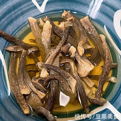 我奶奶教我的鹿茸菇蒸猪肉的技巧,一定要加它才好吃