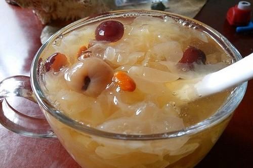 女人40岁就衰老？若常吃两物，或许多数女人连面霜都不需要了