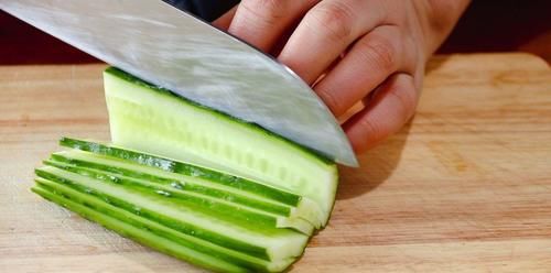 春天吃什么？教你一招，炒出来的猪肉嫩嫩滑滑，一点都不老