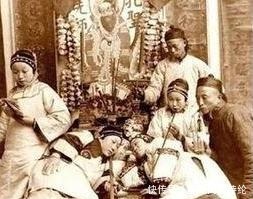 中国|晚清鸦片对中国人的迫害:公子哥沉迷鸦片不可自拔,女人萎靡不振