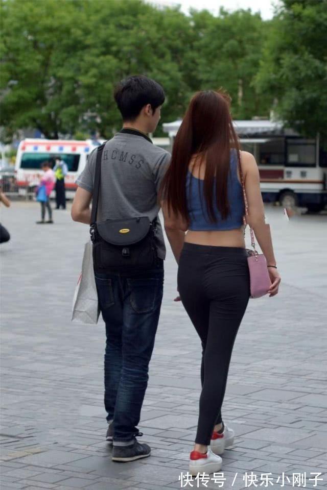 小姐姐 黑色穿搭穿着很显身材,呈现优雅淑女气质,提升气质和品位