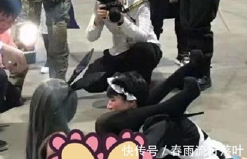 二次元|新人女coser与男子摆不雅动作,道歉声明很硬请尊重我个人爱好