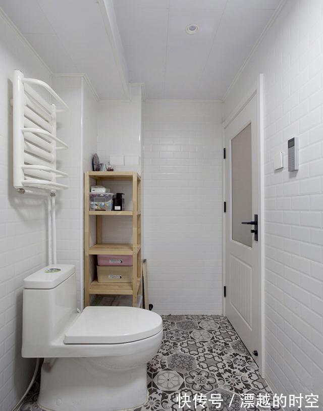 卫生间杂乱不堪，学会收纳是关键，6个收纳小妙招节省空间又整洁