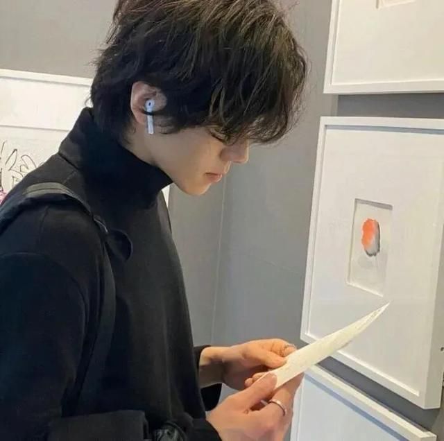 头像｜男｜不是因为奥特曼能变成光，而是心中有光才能变成奥特曼