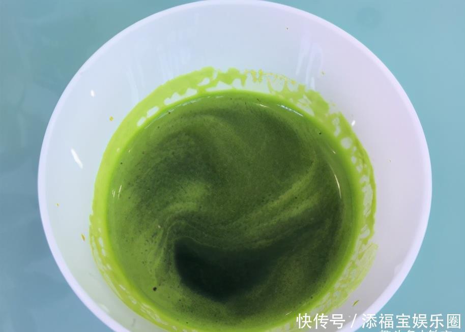 初入夏，吃馒头不如吃这蛋糕，几样食材简单一卷，蓬松暄软营养高