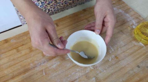 发面别做馒头和大饼了,换个新做法,简单又好吃,连吃3个不解馋