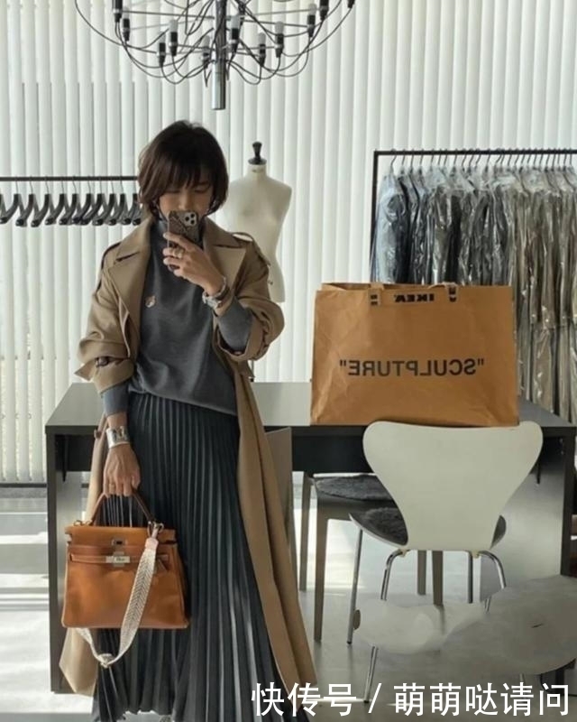 完美|日本女性真爱美,哪怕天冷依旧穿裙装,完美诠释秋季浪漫