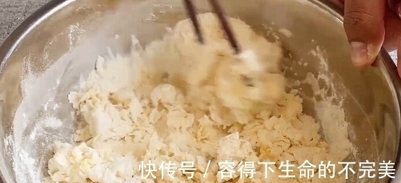 牛奶小饼的“诞生记”，不需要一滴油就能做，美味又营养