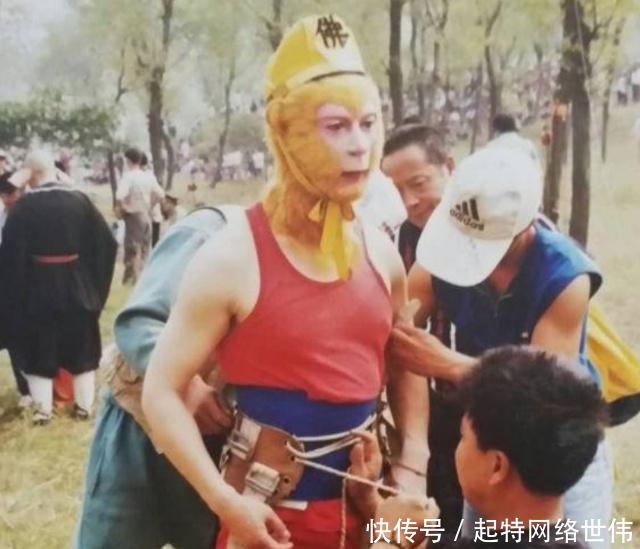 佩服|西游记中,为什么孙悟空只咬一口蟠桃就扔掉,背后原因令人佩服