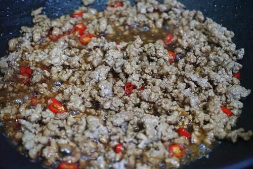 10分钟就做好的快手家常菜，肉末粉丝包菜，一上桌全家都抢着吃