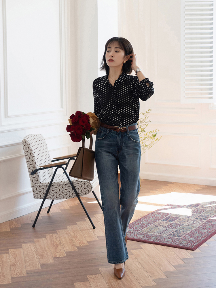 微喇叭|牛仔裤怎么搭配才时髦?搭配西服和衬衫,让你美出新高度,超漂亮