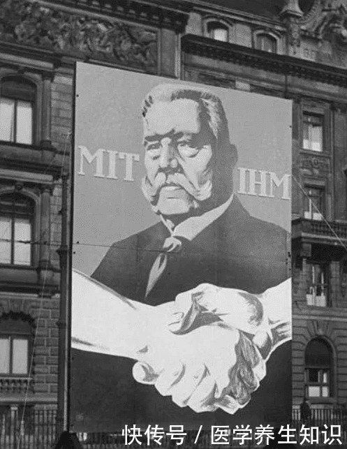 照片拍摄于|德意志之魂兴登堡希特勒与他握手时低头、葬礼规格堪比德皇