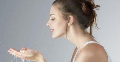 每个女性都希望自己能拥有好皮肤,一定要坚持这些好习惯才行