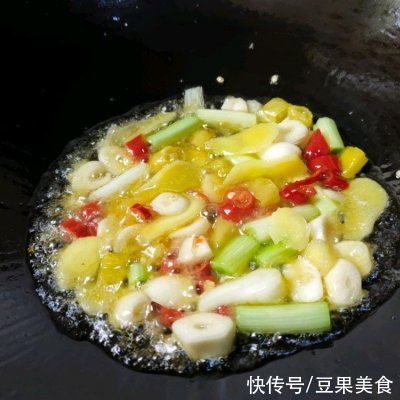 下饭|#巨下饭的家常菜#爆炒鸡杂香辣入味开胃下饭