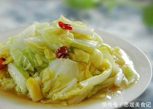 过年期间吃剩饭剩菜,会亚硝酸盐中毒吗?营养师:两种剩菜不要吃