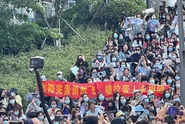 山河令演唱会状况频发，变成综艺节目？看乐一众粉丝！