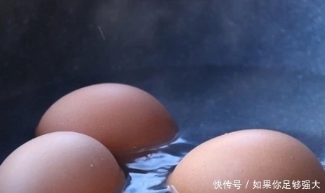 |搞笑吃鸡390:医疗兵的秘密,敌人变身烟雾王!这难道就是神仙?