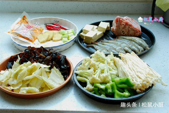 麻辣香锅别去饭店吃,自己做少油少盐又省钱,学会了你也能当大厨