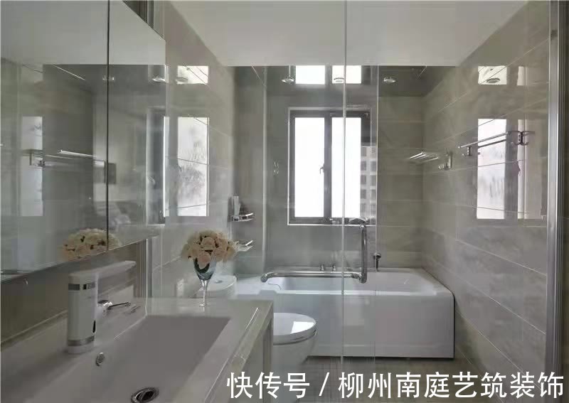 卫生间|卫生间玻璃隔断有哪些作用?新房卫生间这样隔断增加空间感