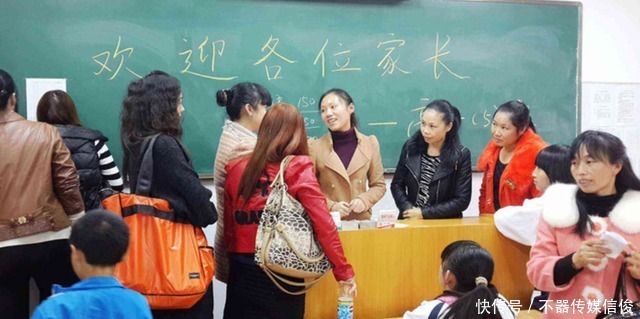 爸爸|爸爸来开家长会,穿着打扮太“惹眼”,网友:你让孩子的脸往哪放