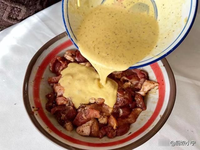 炸小酥肉，面糊是基础，白酒是关键，花椒才是灵魂，这样做才正宗