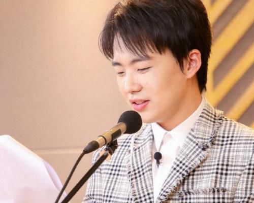 《奔跑吧》官宣第5位嘉宾，官博额外艾特两个人，郭麒麟回归有望