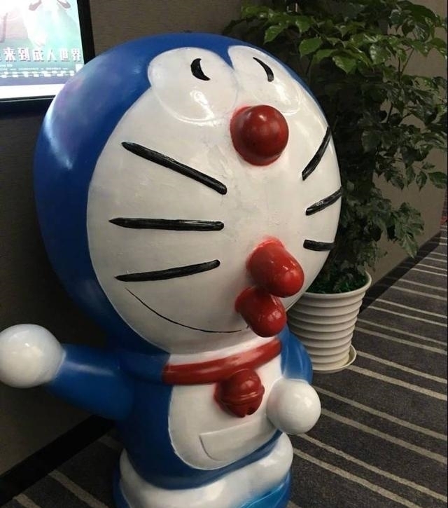 哆啦动漫雕像“毁童年”,躲过了阴间皮卡丘,看到哆啦A梦,太辣眼!