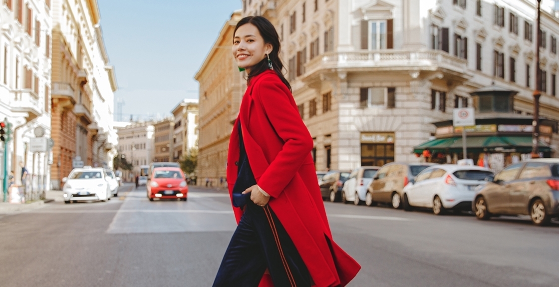 今年的大衣变得越来越前卫洋气了,上身潇洒又利落