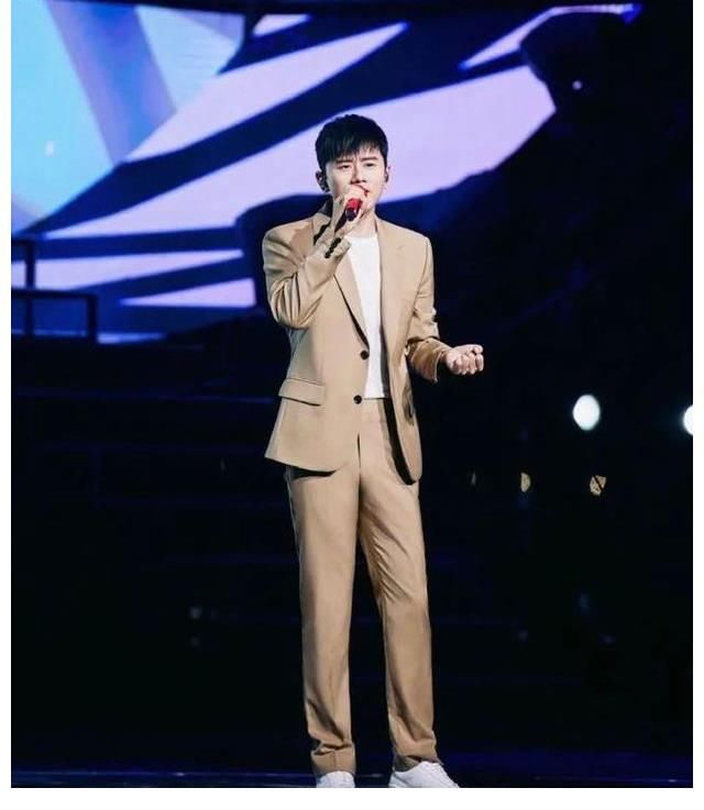 天团|央视七夕力压《快本》夺收视第一,周深张杰献唱,主持天团显威力