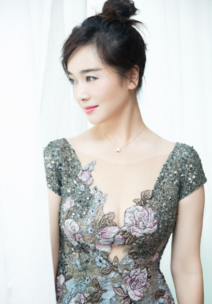 39岁左小青近照 曾是体操运动员 如今嫁大岁丈夫入了豪门 快资讯