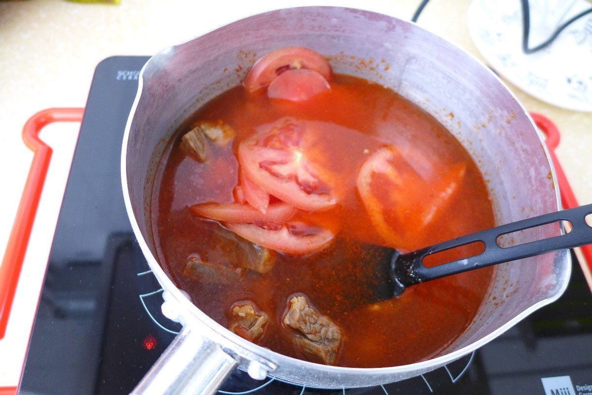 一碗热气腾腾的番茄牛肉面，简单好吃，连汤都不剩