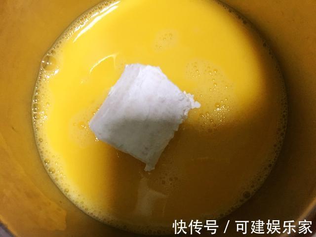 香蕉|香蕉别总生吃了,做成简单的小甜品,外酥里嫩,大人小孩都爱吃