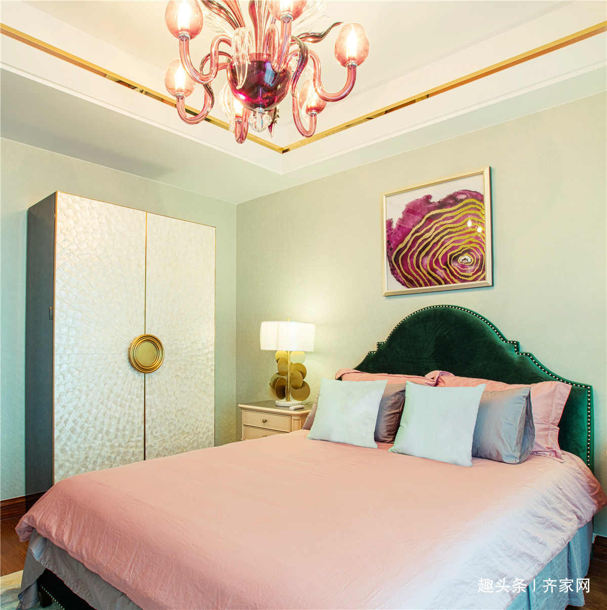 轻奢|美式轻奢三居,金属元素光泽感与设计交融,营造雅致与奢华!