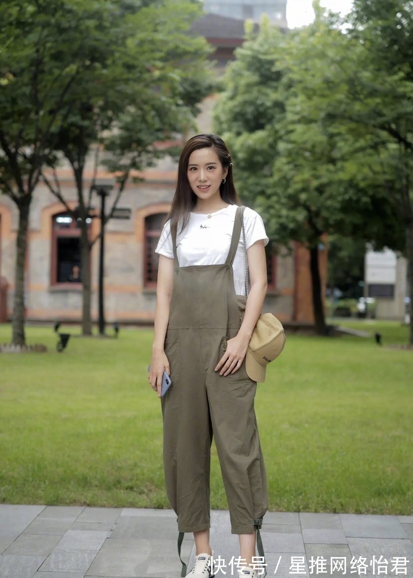 穿搭 裤子下面少穿“凉鞋”,现在流行这样穿,时髦又显高,适合小个子